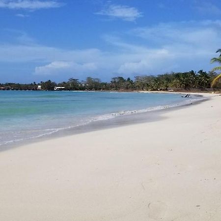 Pic-Nic Beach Corn Island Hotel Exterior photo