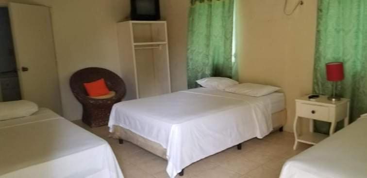 Pic-Nic Beach Corn Island Hotel Exterior photo