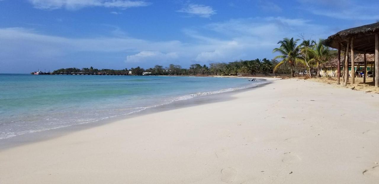 Pic-Nic Beach Corn Island Hotel Exterior photo