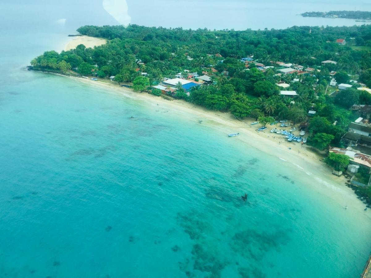 Pic-Nic Beach Corn Island Hotel Exterior photo